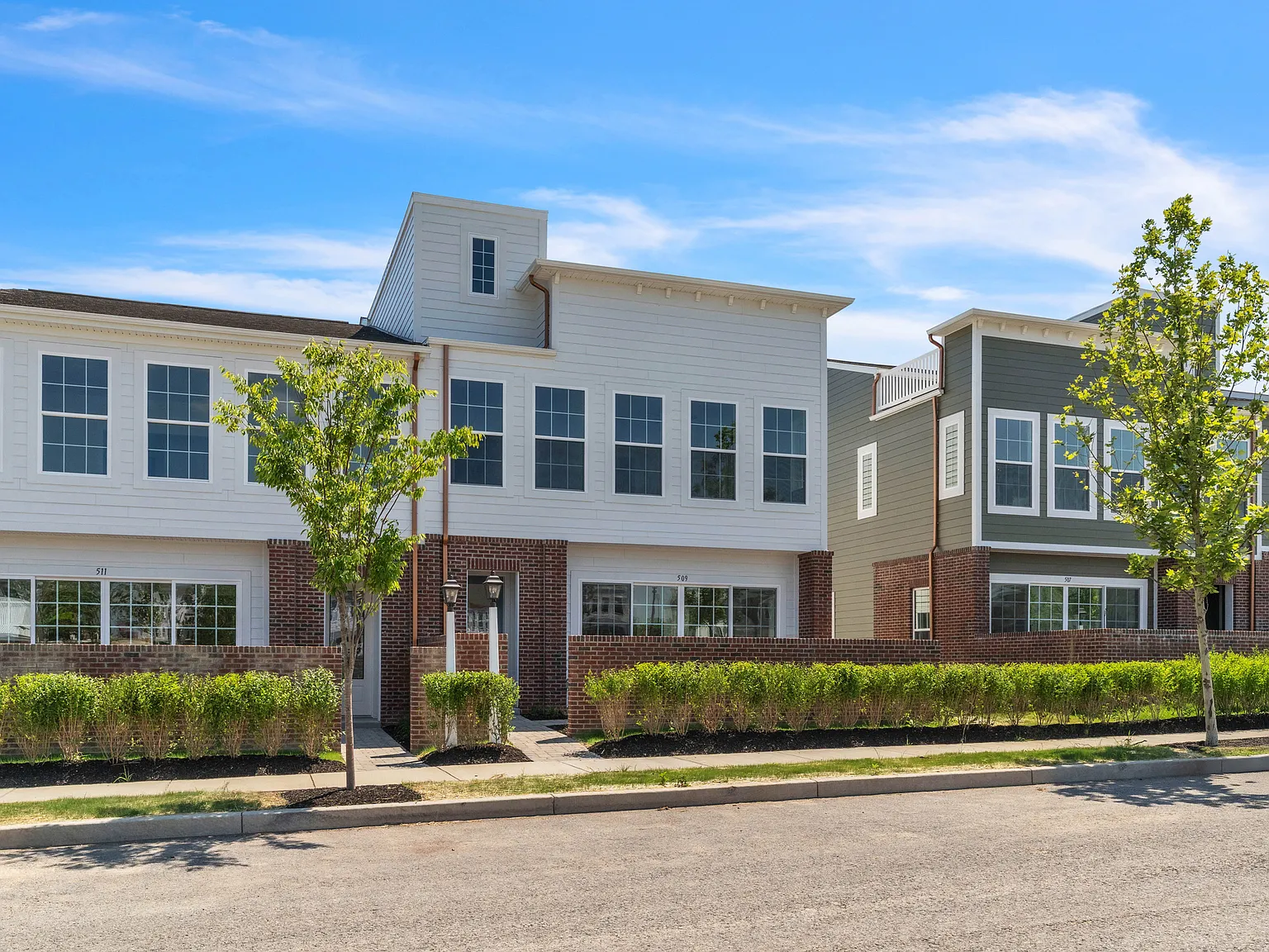 3 bed, 2.5 bath, 3170 sqft, $5,200 — Photo 1