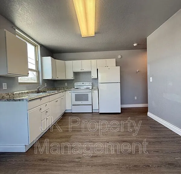 809 15th St #301 — Photo 6