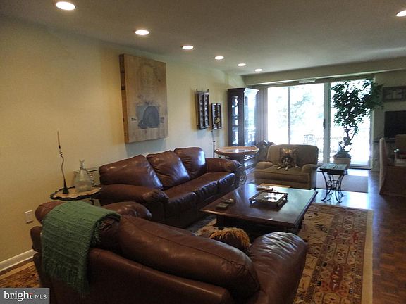 4th image of 1650 Oakwood Dr #E-212