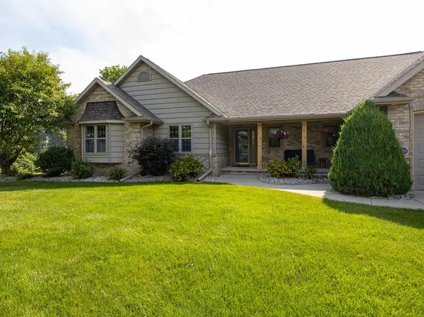 N4326 Red Leaf Dr, Appleton, WI 54913