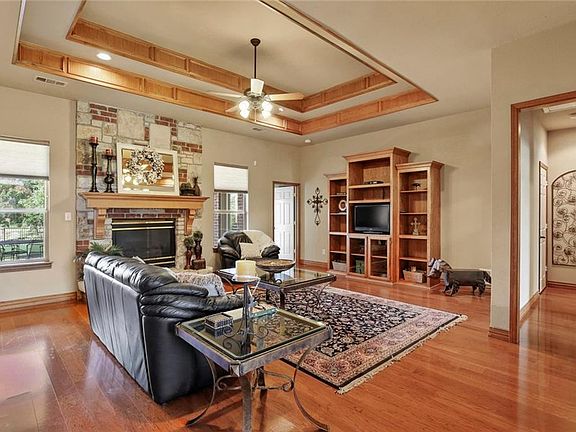 4th image of 2400 Eastglen Dr