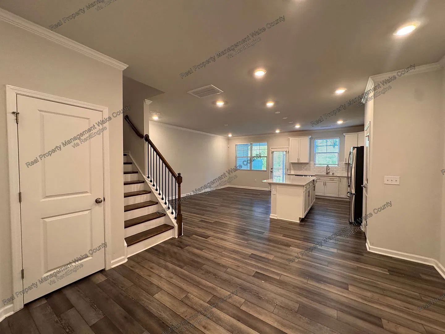 3 bed, 2.5 bath, 1687 sqft, $1,895 — Photo 2