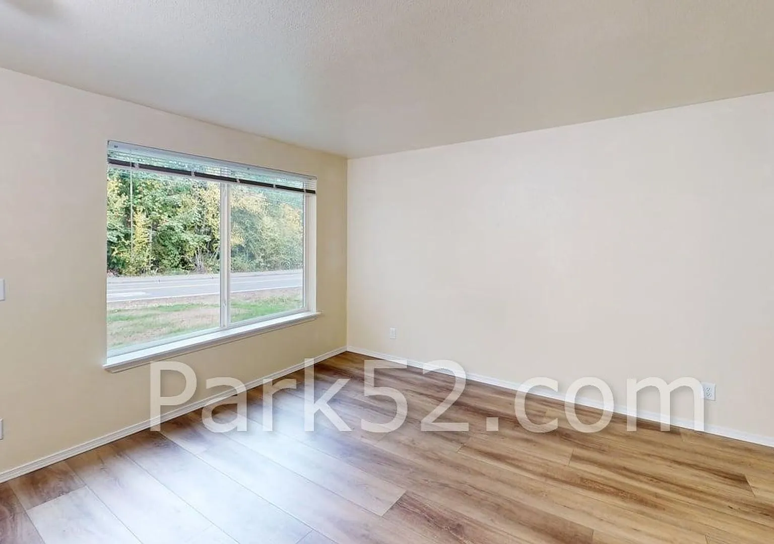 Renovated Ground-Floor 2 Bed, 1 Bath Apartment — Photo 4