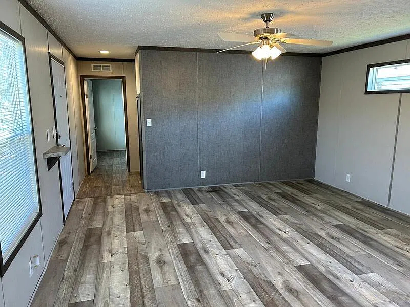 3 bed, 2.0 bath, $1,050 — Photo 4