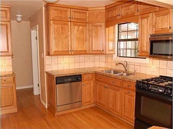 2nd image of 280 Woodhill Ln