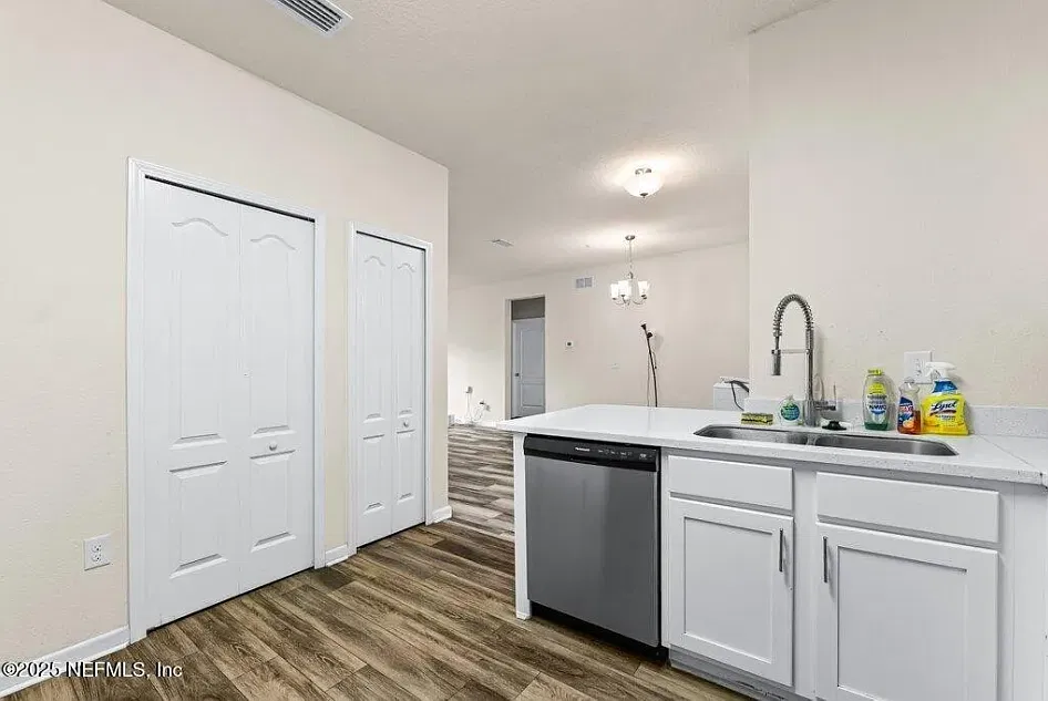3 bed, 1145 sqft, $1,590 — Photo 3