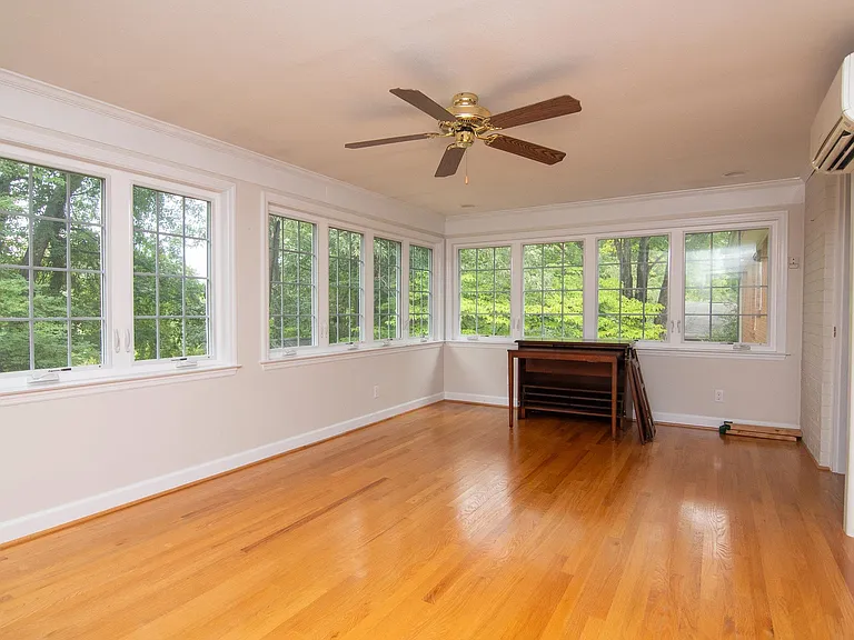 1313 Grove Rd — Photo 26