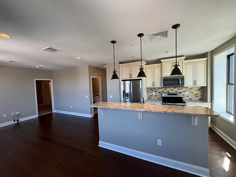 11 W Market St #1101 — Photo 2