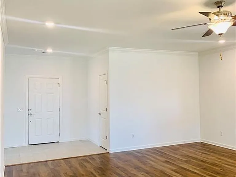 4304 W Newton Ave — Photo 2