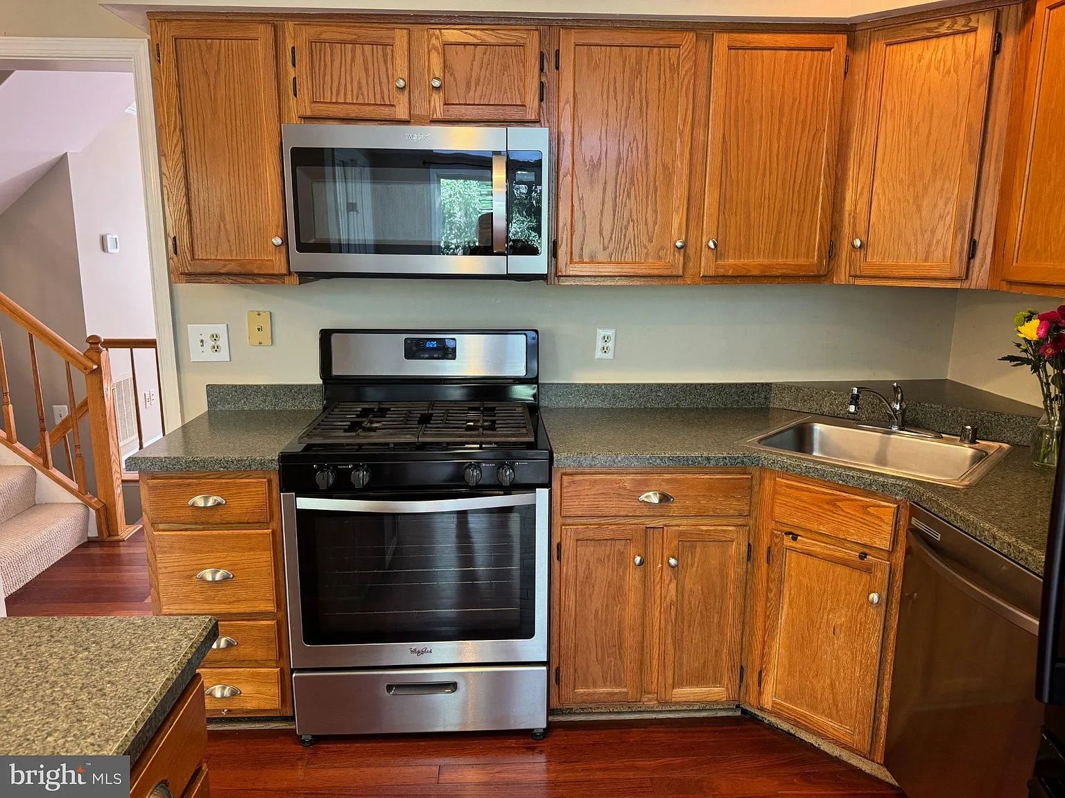 3 bed, 2.5 bath, 1940 sqft, $2,750 — Photo 3
