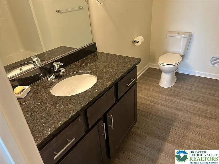 512 Penn St #2 — Photo 15