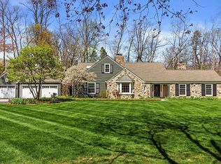 930 E Wye Ln, Fox Pt, WI 53217