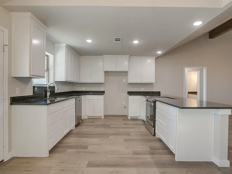 305 Bentley Dr — Photo 30