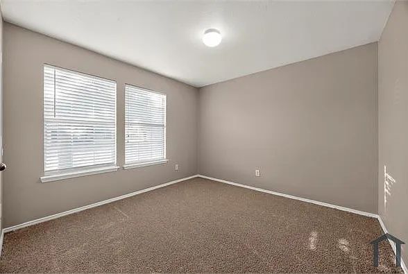 1432 Oak Hollow Ln — Photo 3