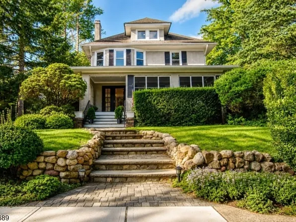 91 Birchwood Rd, Glen Rock, NJ 07452