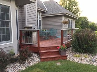 W261N2866 Woodburne Ct, Pewaukee, WI 53072