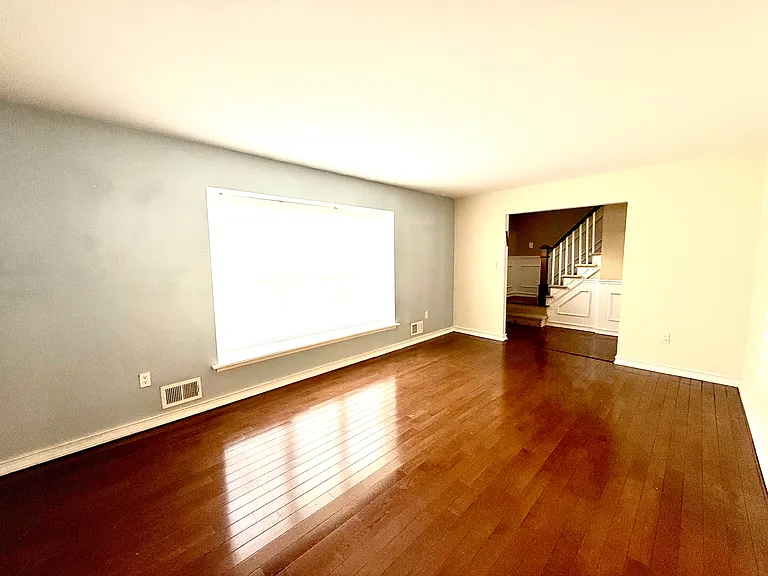 315 Ashford Rd — Photo 4
