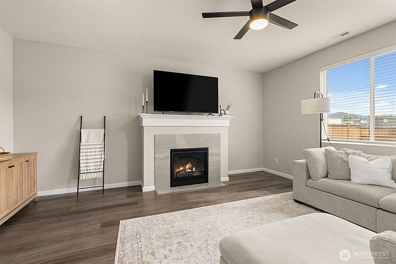 5th image of 924 Livernash Street
