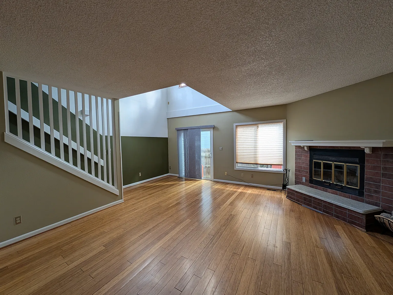 2 bed, 2.5 bath, 1700 sqft, $3,150 — Photo 2