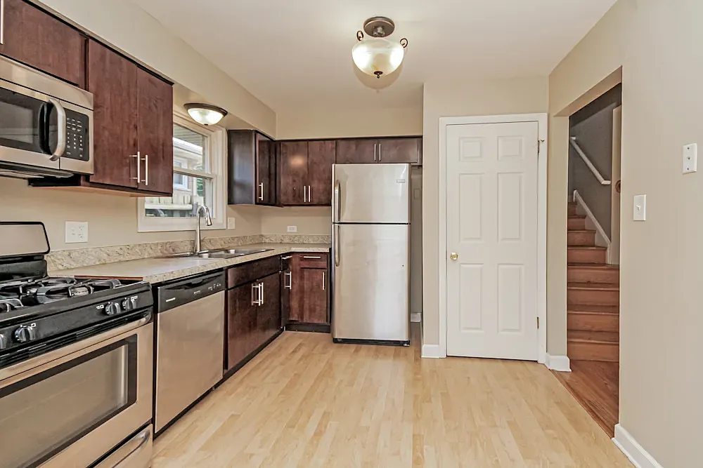 3 bed, 1706 sqft, $1,300 — Photo 4