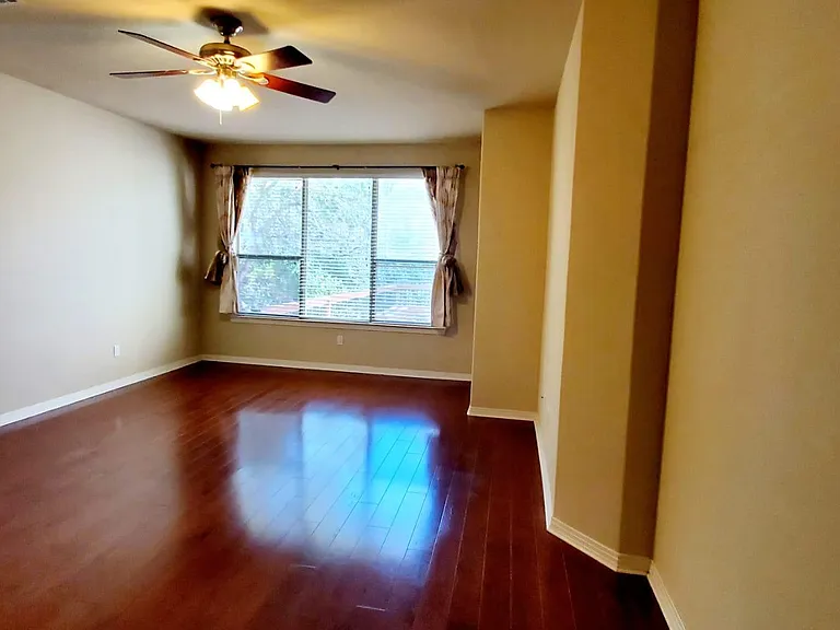 8230 Spicewood Springs Rd — Photo 16