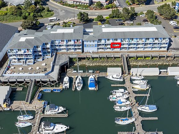 3rd image of 890 SE Bay Blvd #207