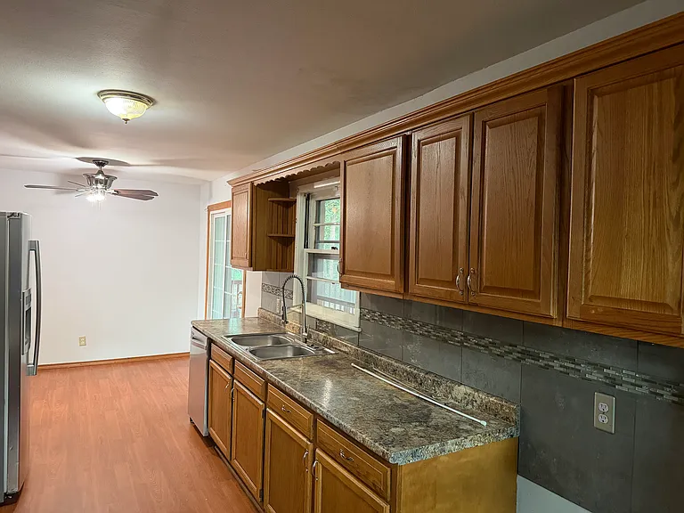 1215 E Donnell Ave — Photo 11