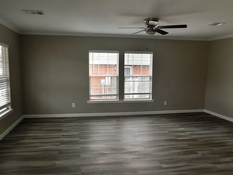 152 Varsity Dr — Photo 39