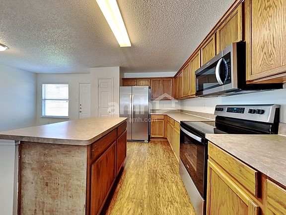 4th image of 5316 Throckmorton Dr