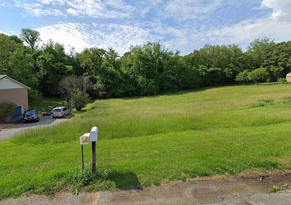 2nd image of 6142 Lavern Cir