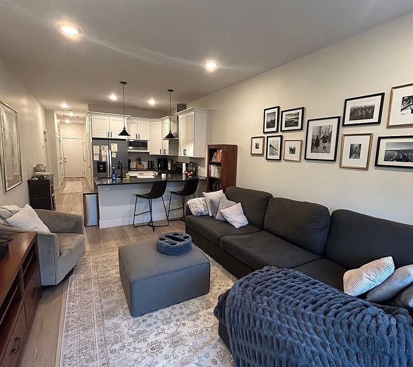 1st image of 1646 W Belmont Ave #304