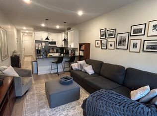 1646 W Belmont Ave #304, Chicago, IL 60657