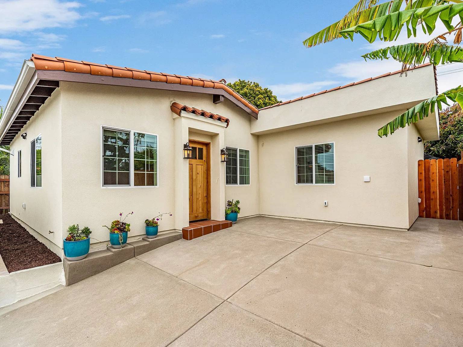 3 bed, 1200 sqft, $3,995 — Photo 1