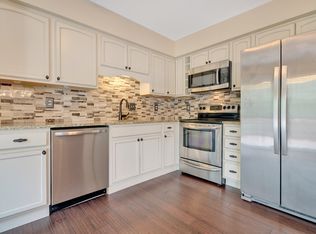 6134 Summer Park Ln, Alexandria, VA 22315