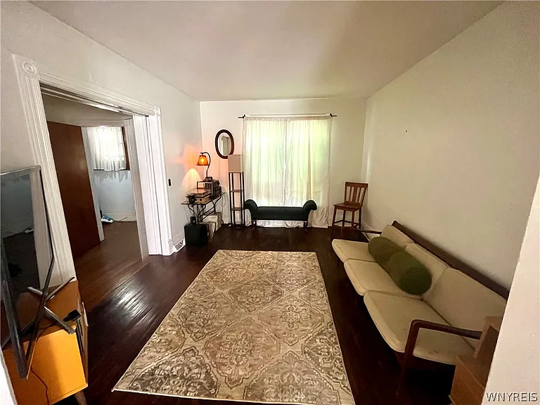 28 Livingston St #LOWER — Photo 4