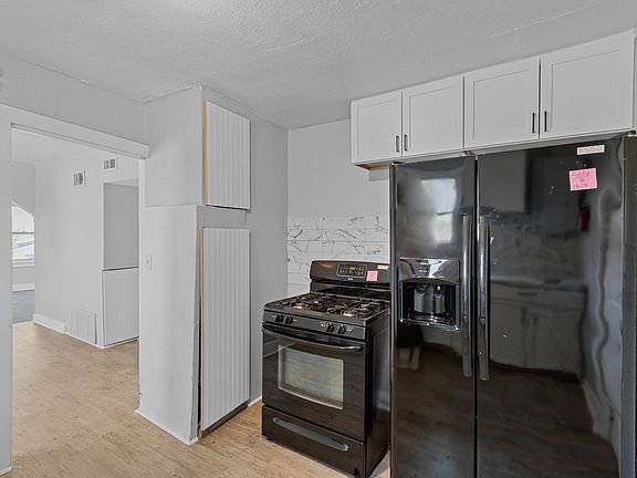 4th image of 3950 14th St #2