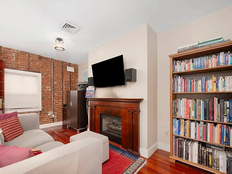 407 Broadway #2 — Photo 4
