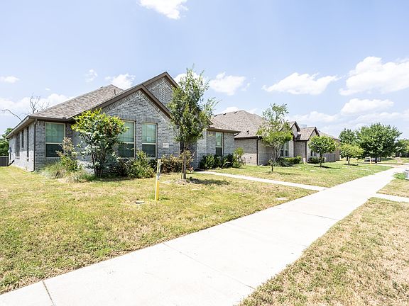 3rd image of 1557 Addison Dr