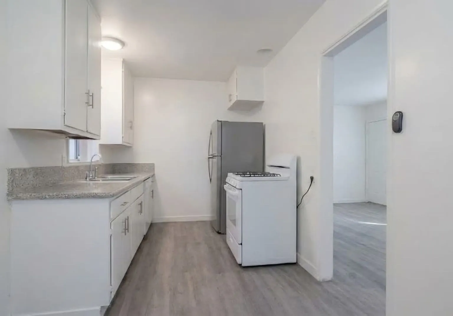 1124-1128 W. 110th — Photo 2