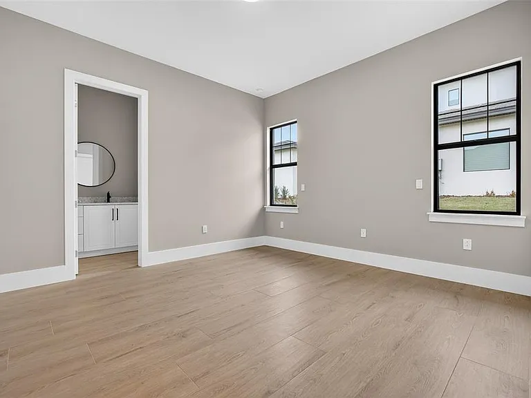 16130 Pendio Dr — Photo 18
