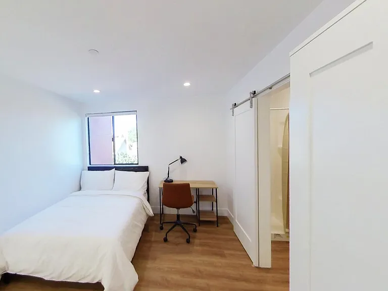 1607 W 35th Pl — Photo 30
