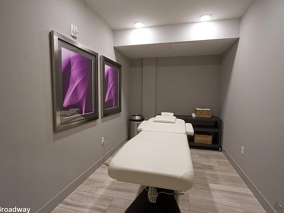 3rd image of 828 N Broadway APT 625