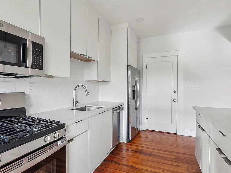 7 Fontainebleau Dr #301 — Photo 19