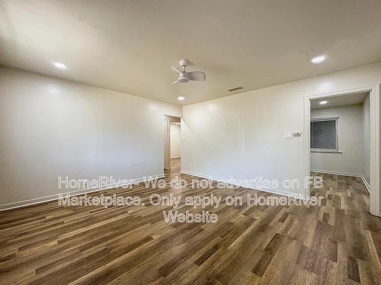 2336 Darwin St — Photo 4