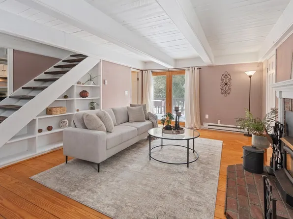 11 Elm St, Hopkinton, MA 01748