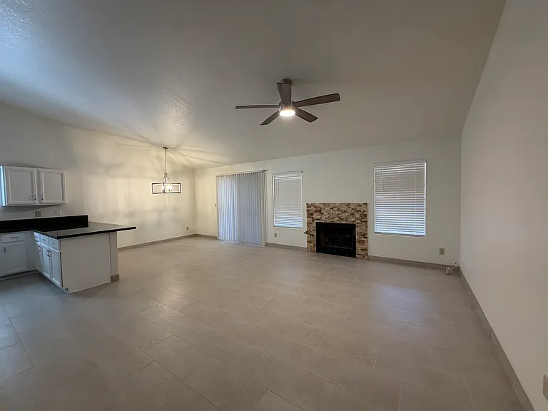 2534 S Perillo Dr — Photo 16