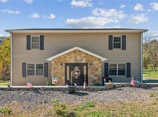 822 Old State Rd, Apollo, PA 15613