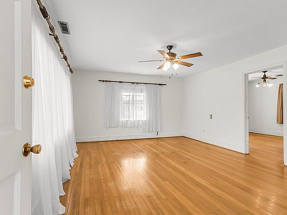 5th image of 1024 Lepley Rd