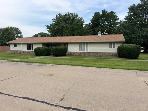 161 E James Dr #D, Macomb, IL 61455