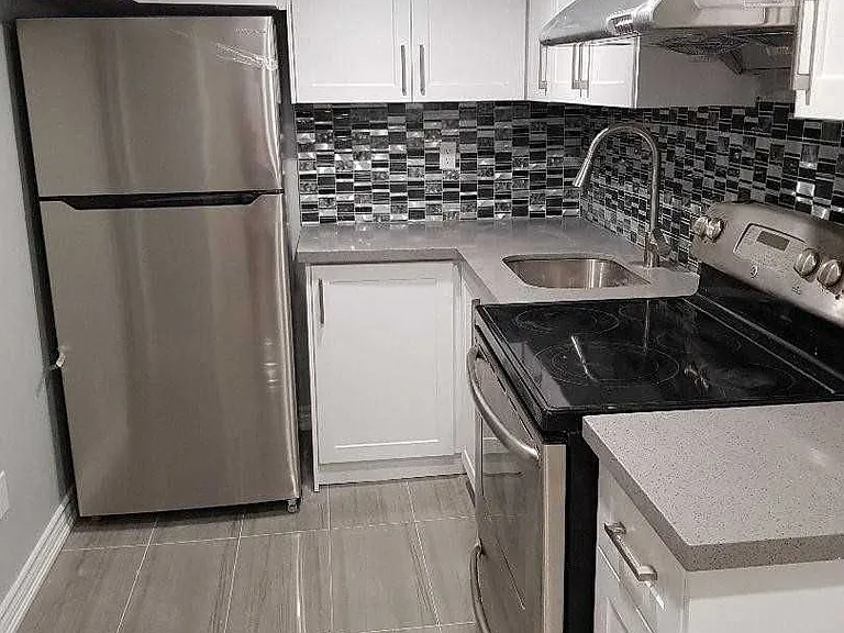 8 Roscoe Rd #BASEMENT — Photo 2
